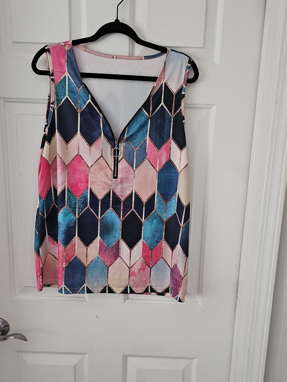 Sleeveless Geometric Print V-Neck Top in Pink & Blue